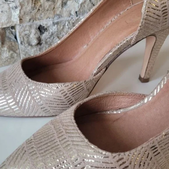 Pointy Heels - Picture 1 of 3